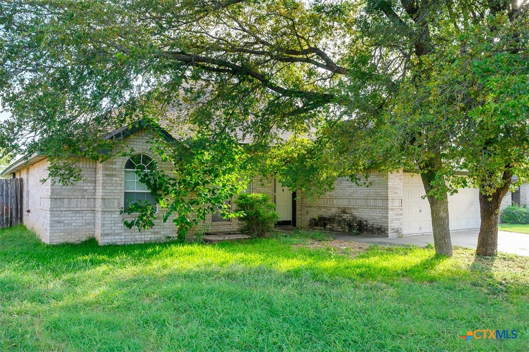 2105 Diana Loop Property Photo 1