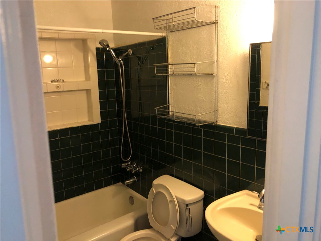 903 Conder Street Property Photo 4
