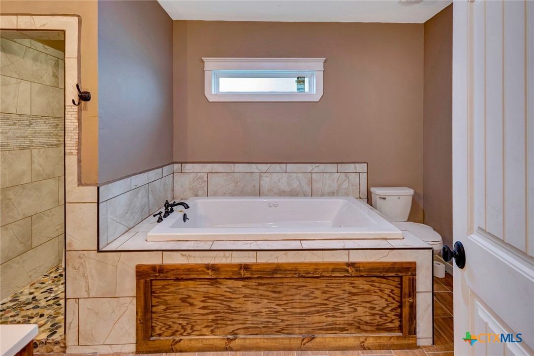 1207 Friar Rd Property Photo 12