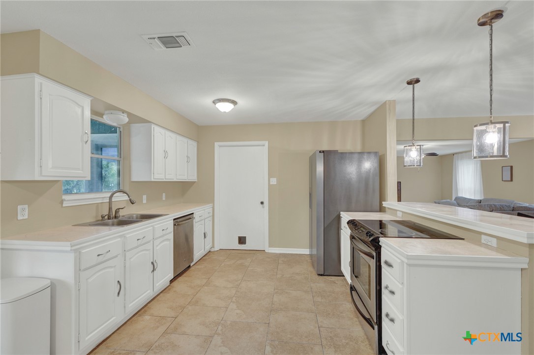 208 Reimer Avenue Property Photo 16