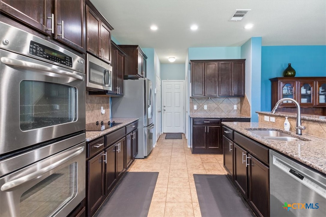 5213 Sandstone Drive Property Photo 3