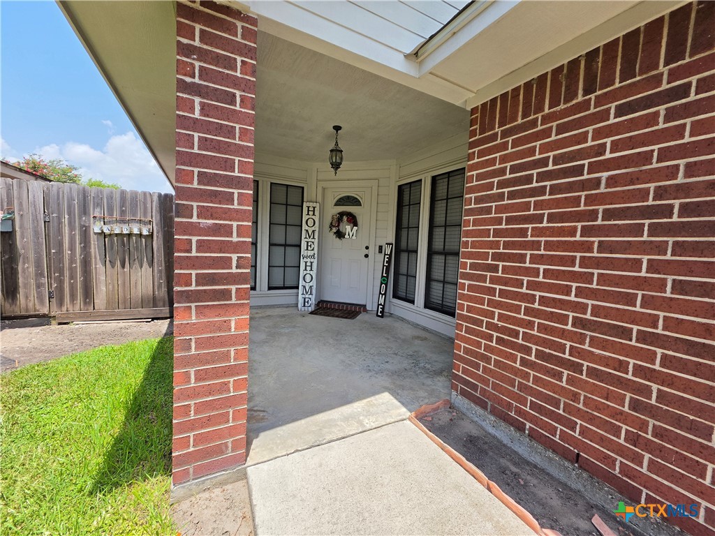 104 Waterford Drive Property Photo 3
