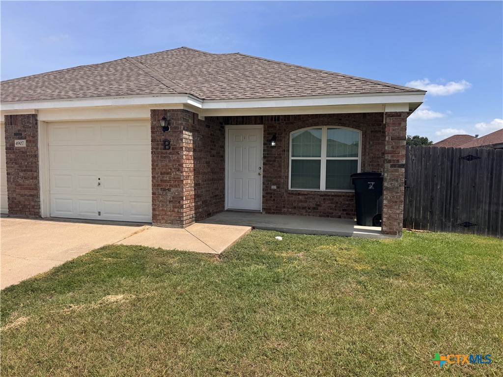 4907 John David Drive B Property Photo 1
