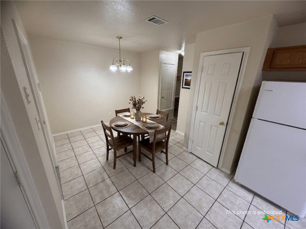 4907 John David Drive B Property Photo 4