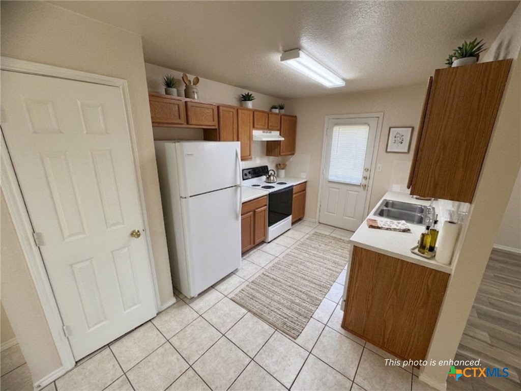 4907 John David Drive B Property Photo 6