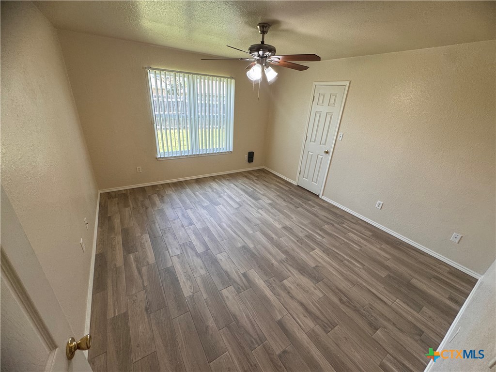 4907 John David Drive B Property Photo 9