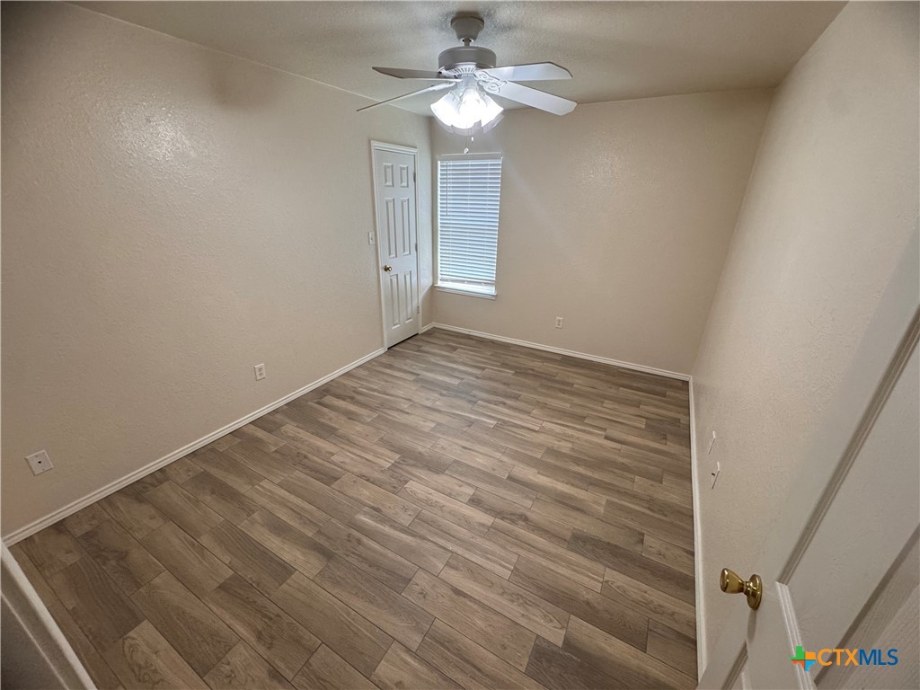 4907 John David Drive B Property Photo 11