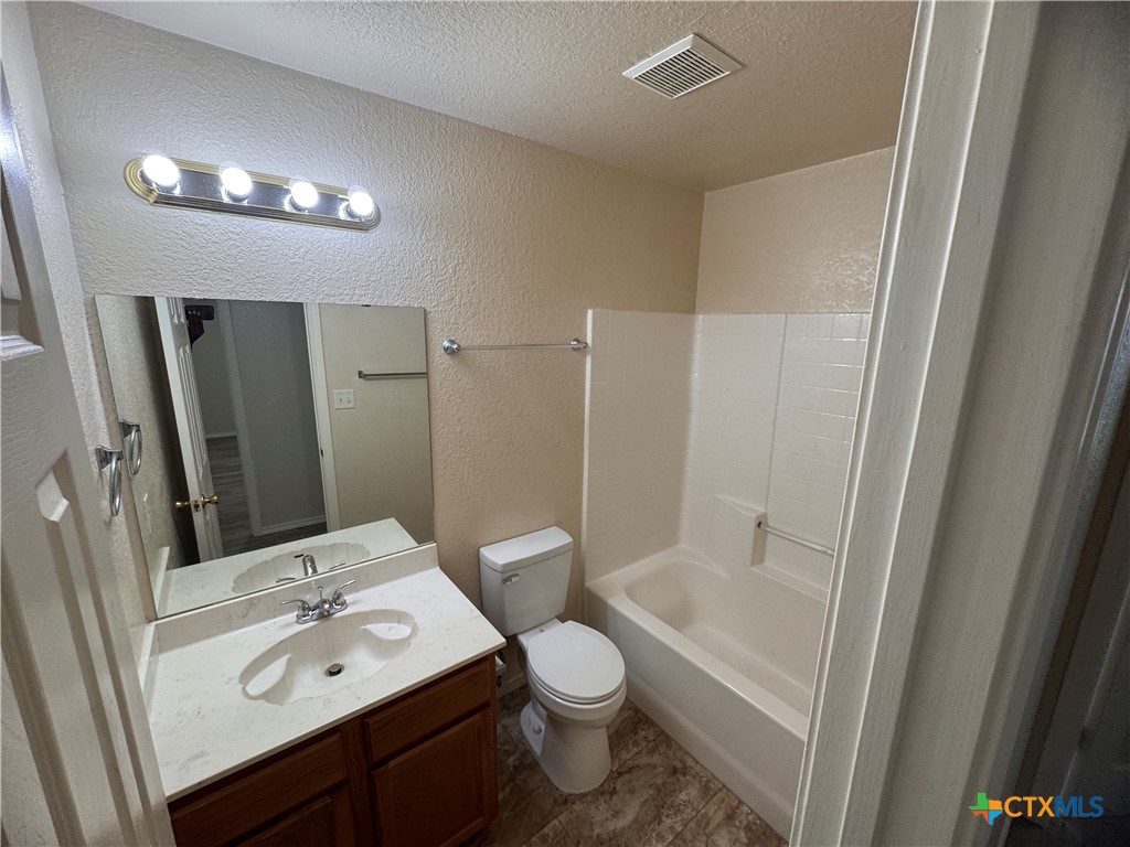 4907 John David Drive B Property Photo 14