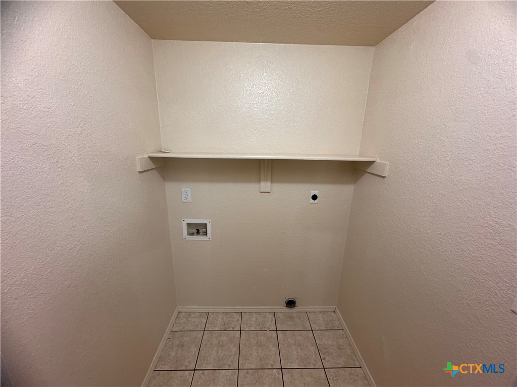 4907 John David Drive B Property Photo 17