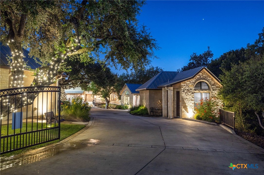 1185 Gruene Road Property Photo 1