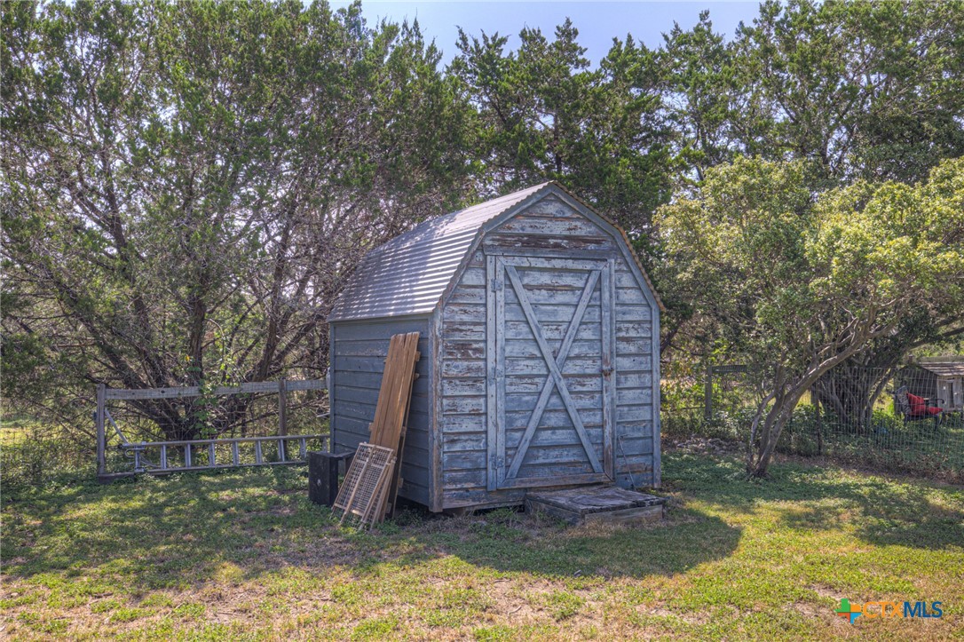 2189 Potters Creek Road Property Photo 7
