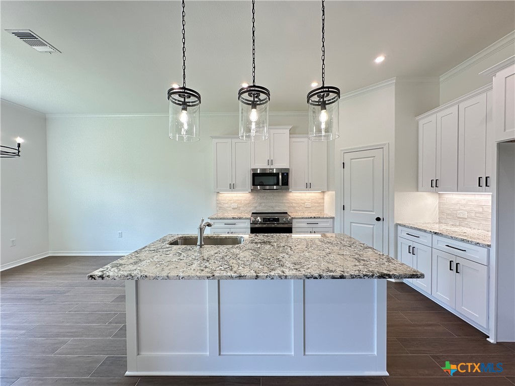 407 Magnolia Property Photo 11
