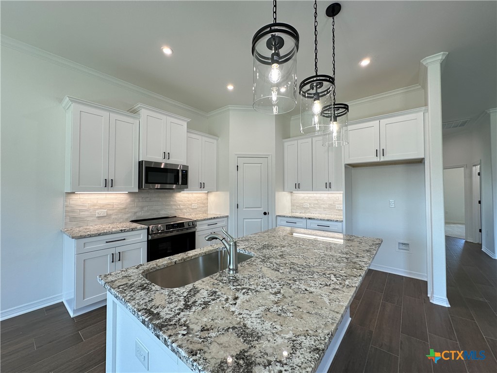 407 Magnolia Property Photo 12
