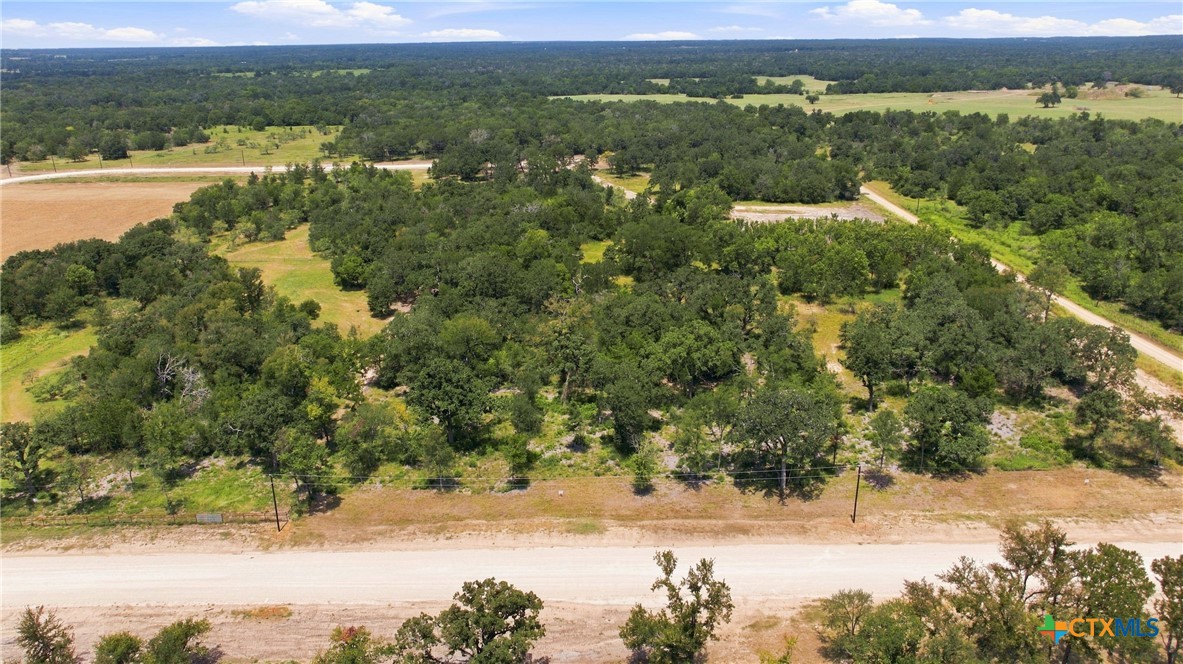 408 Cresent Bend Property Photo 4