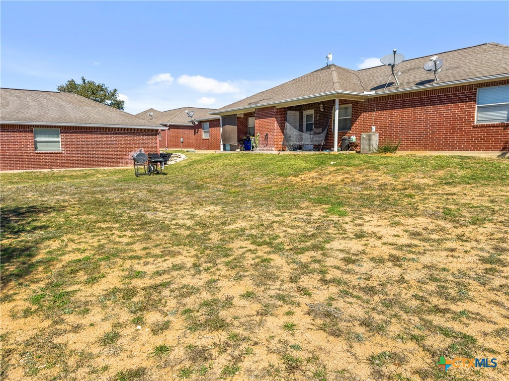 2102 Cedar Valley Drive Property Photo 5