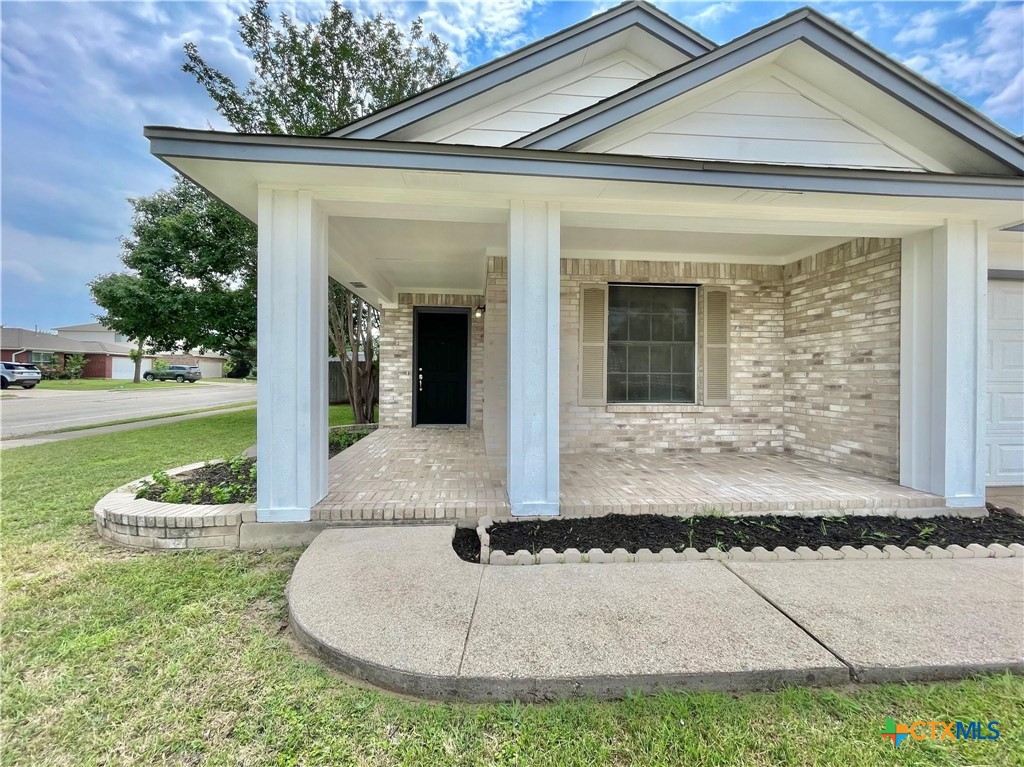 1909 E Horizon Park Boulevard Property Photo 2
