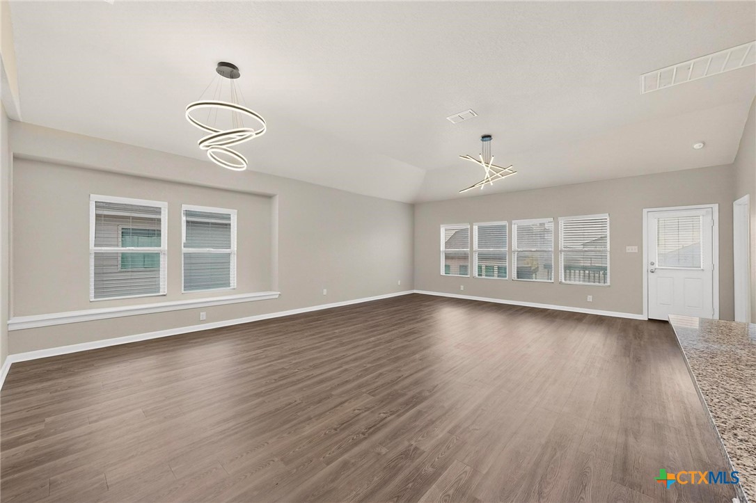 1141 Amber Lake Property Photo 4