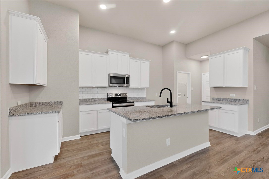 1141 Amber Lake Property Photo 7