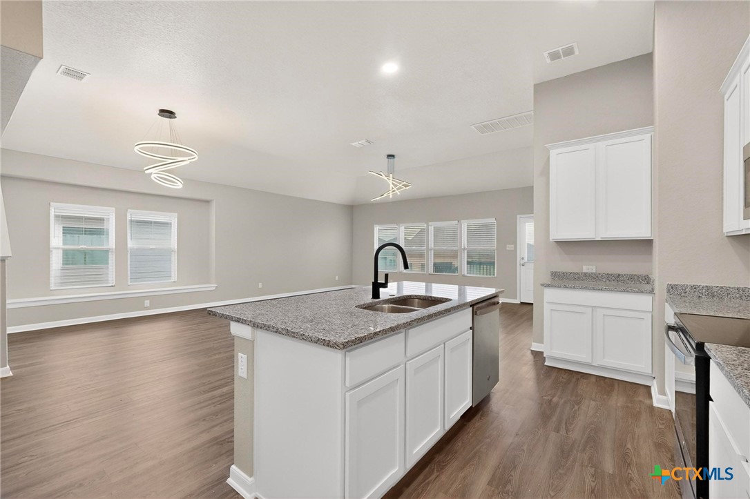 1141 Amber Lake Property Photo 10