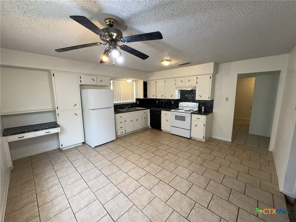 2408 Carnation Drive Property Photo 4