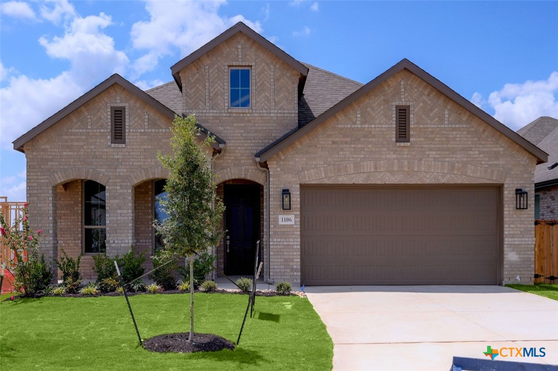 1106 Neria Loop
