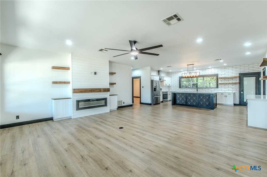 466 Arrowhead Point Road A Property Photo 1