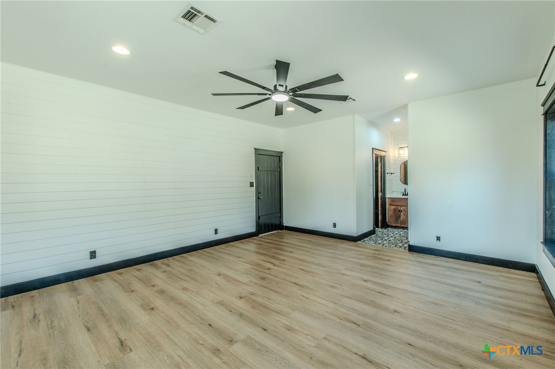 466 Arrowhead Point Road A Property Photo 12
