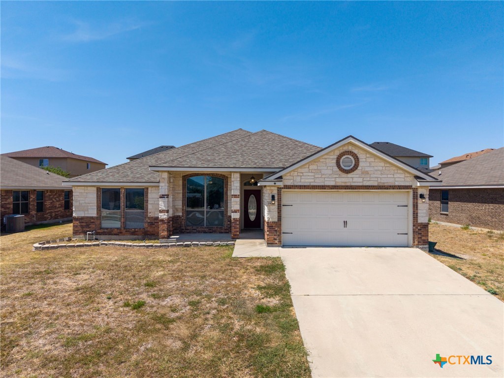 1903 Coy Drive Property Photo 2