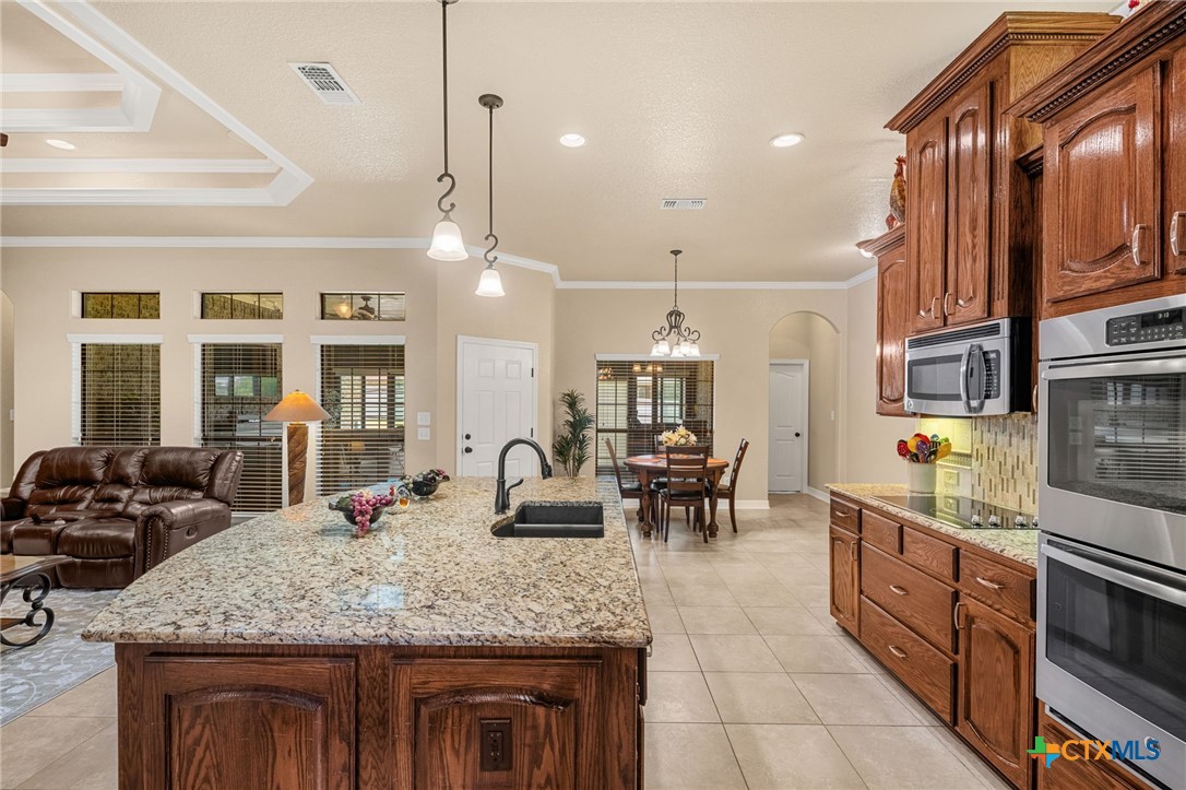 5008 Deerwood Loop Property Photo 10