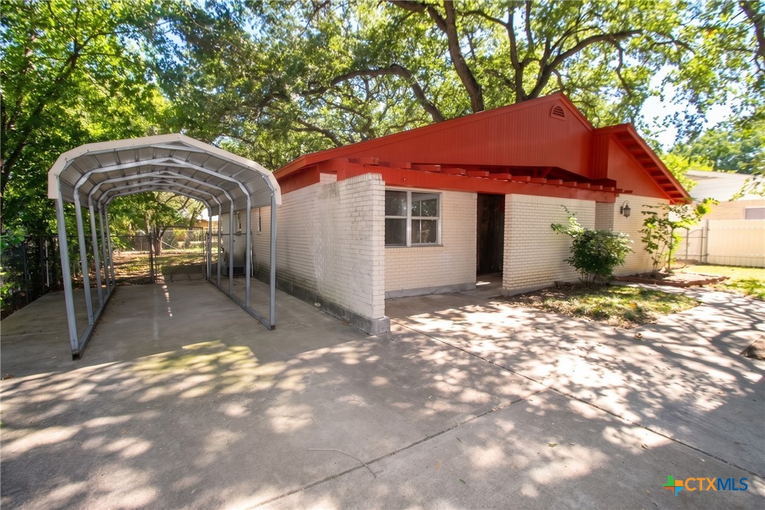 409 Oak Street Property Photo 1
