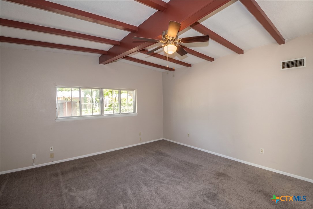 409 Oak Street Property Photo 2