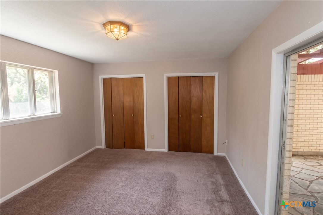 409 Oak Street Property Photo 6