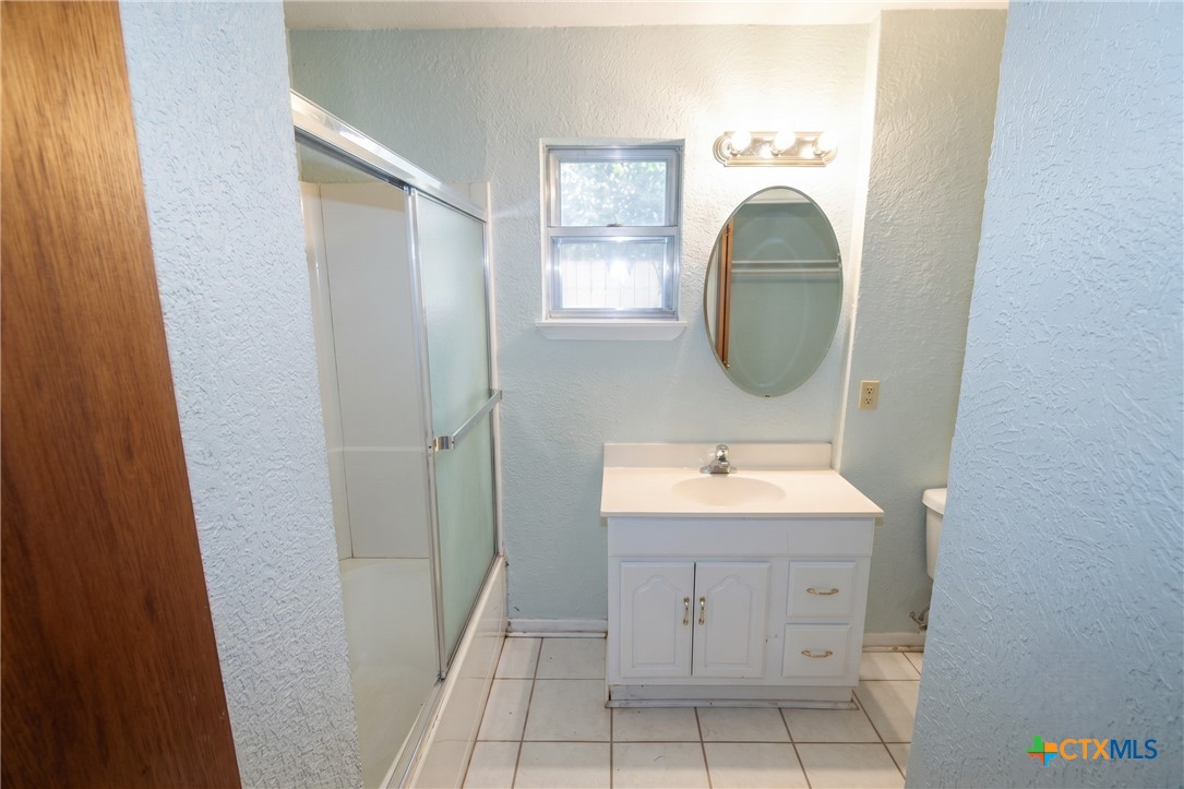 409 Oak Street Property Photo 8