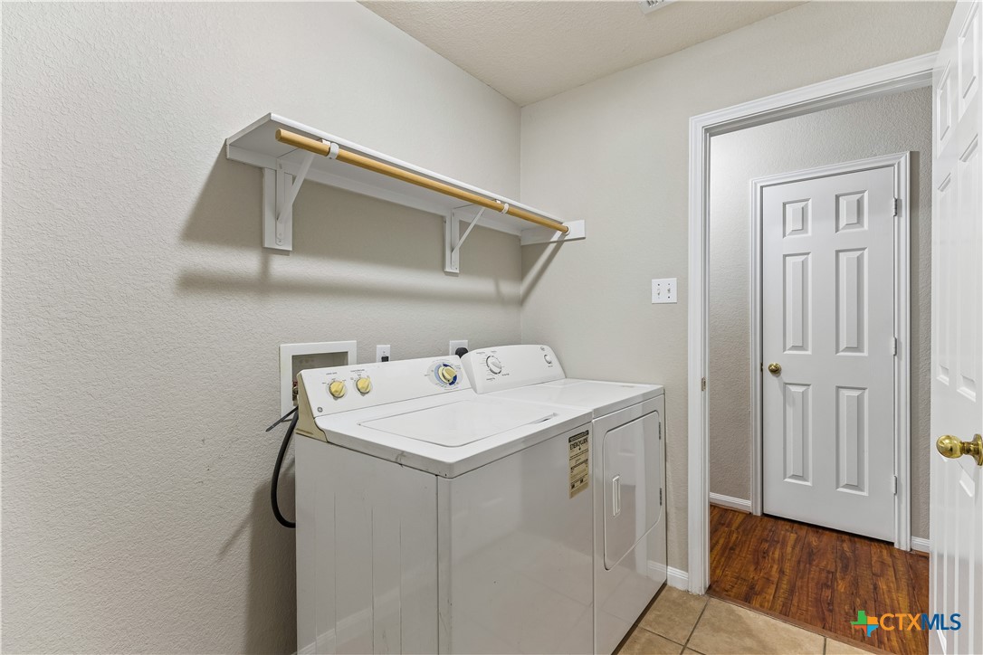 104 Lone Shadow Drive Property Photo 19