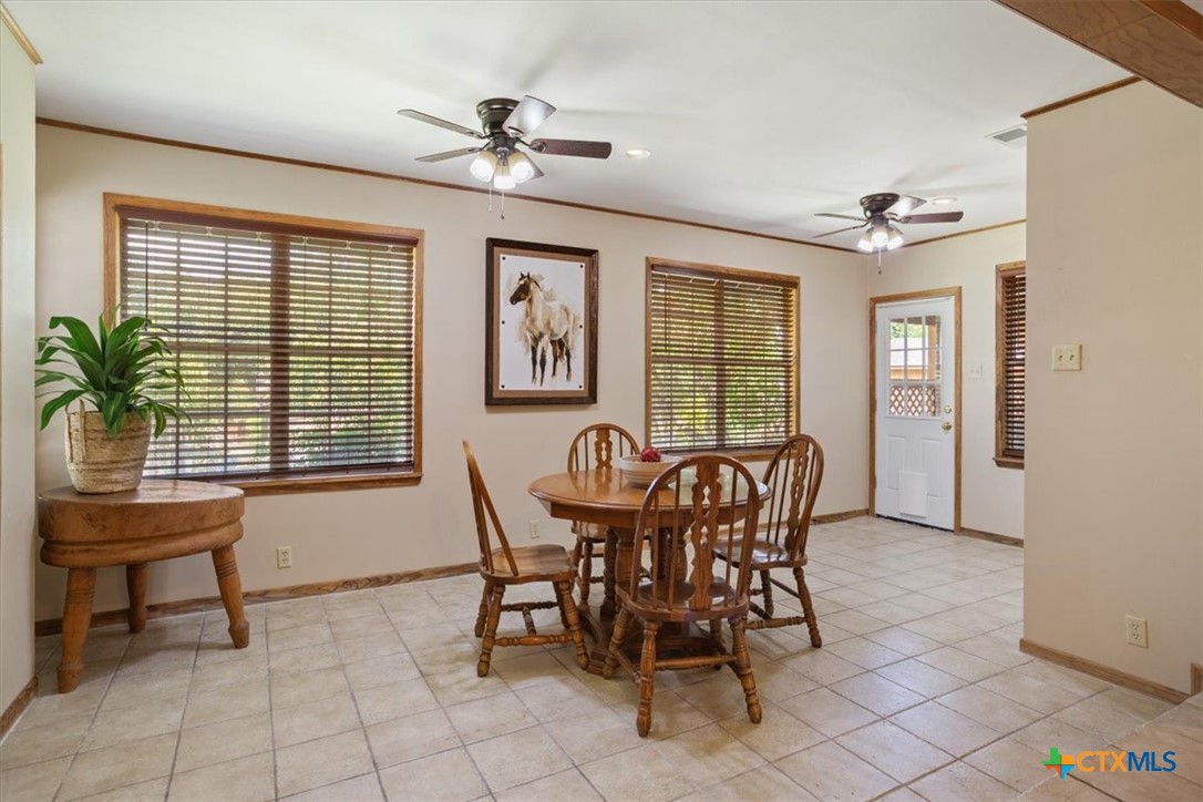 302 E Upshaw Avenue Property Photo 4