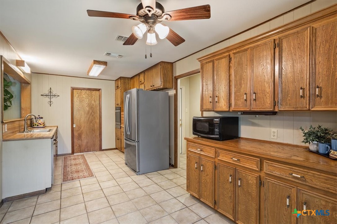 302 E Upshaw Avenue Property Photo 10