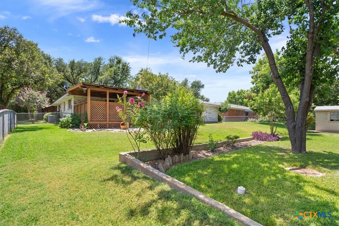 302 E Upshaw Avenue Property Photo 24