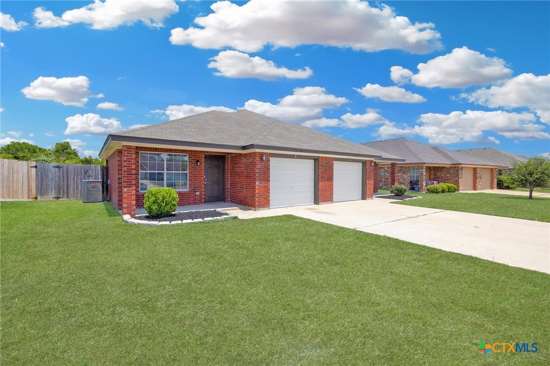 2103 Schorn Drive Property Photo 3