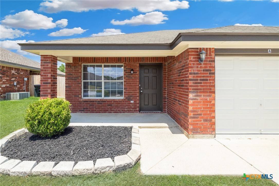2103 Schorn Drive Property Photo 4