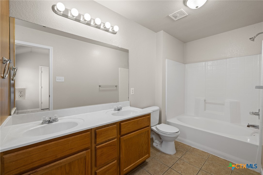 2103 Schorn Drive Property Photo 12