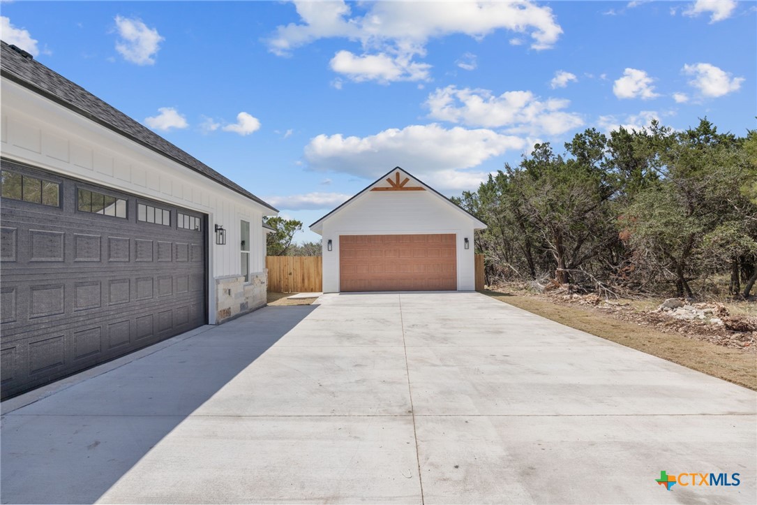 5140 Comanche Drive Property Photo 4