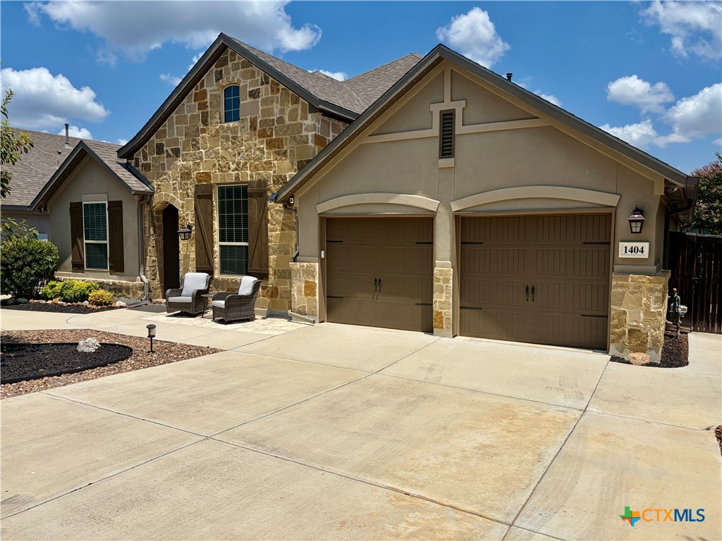 1404 Pioneer Drive Property Photo 1