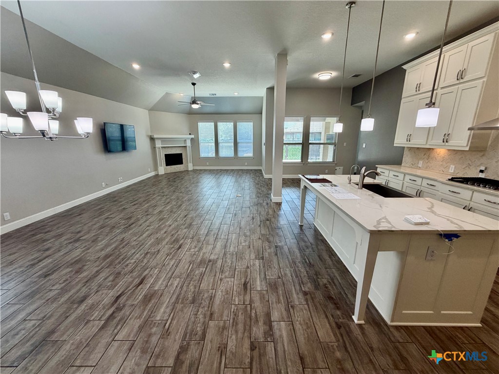 1404 Pioneer Drive Property Photo 4