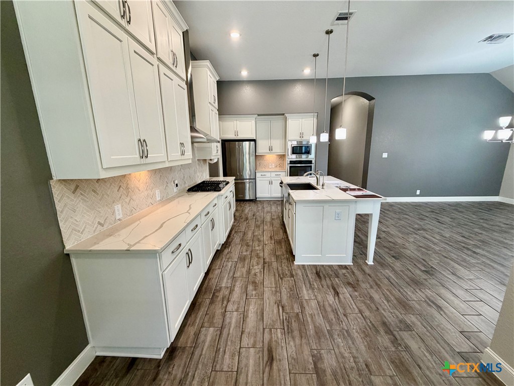1404 Pioneer Drive Property Photo 8