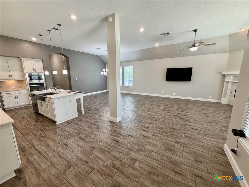 1404 Pioneer Drive Property Photo 9