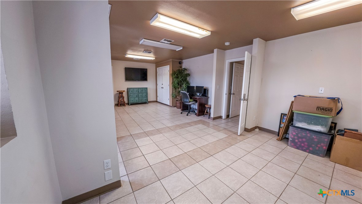309 West Loop Property Photo 26