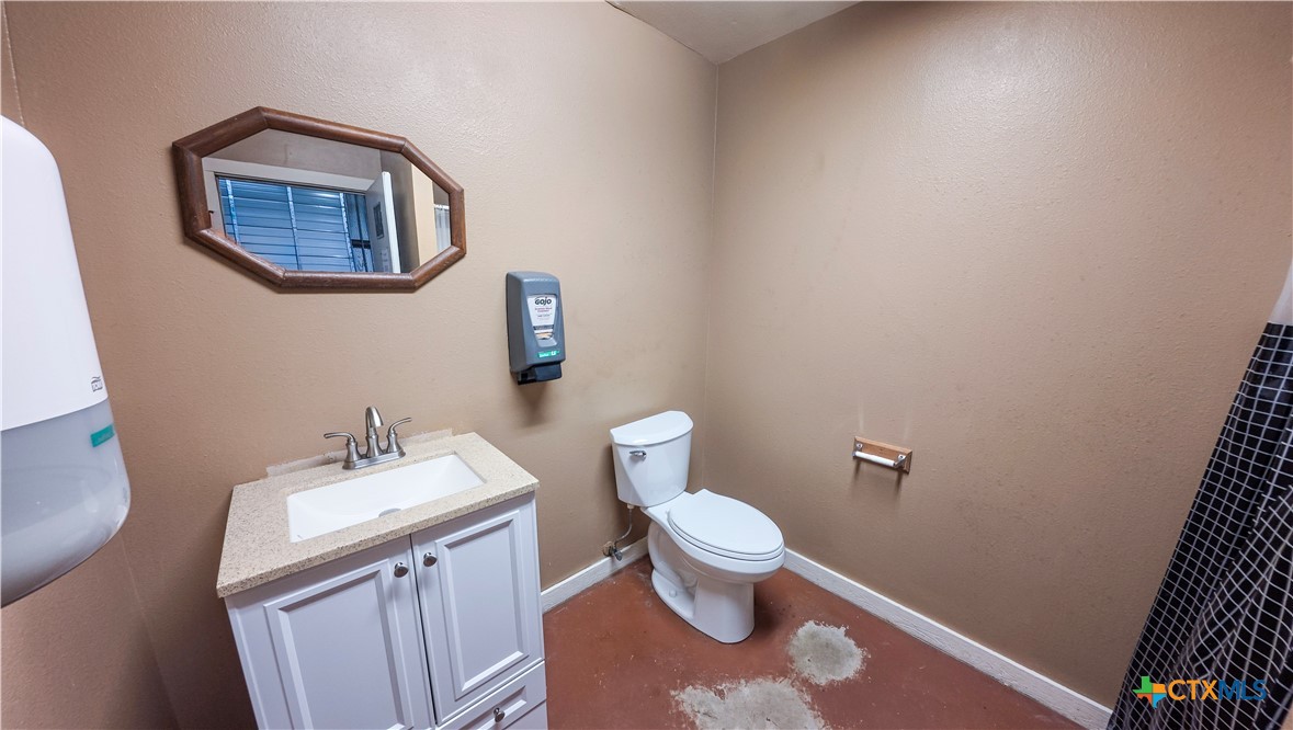 309 West Loop Property Photo 40
