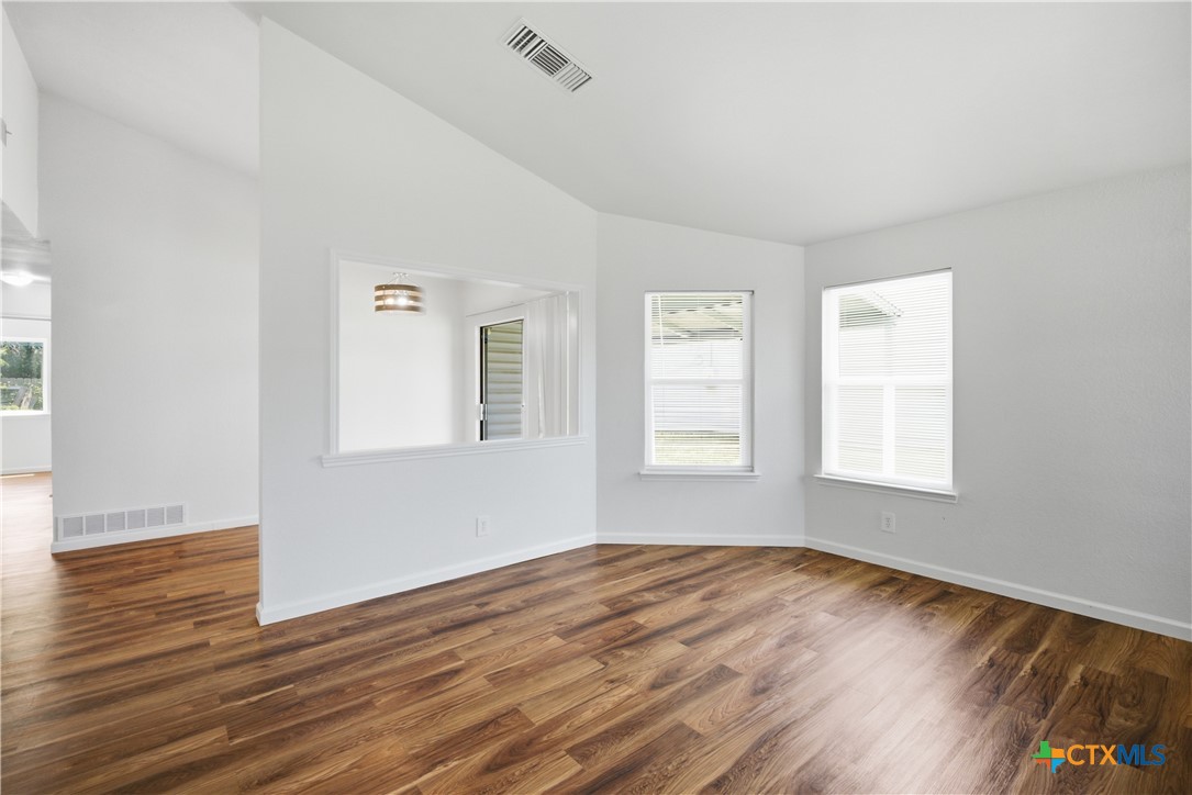 2216 Cimmaron Drive Property Photo 3