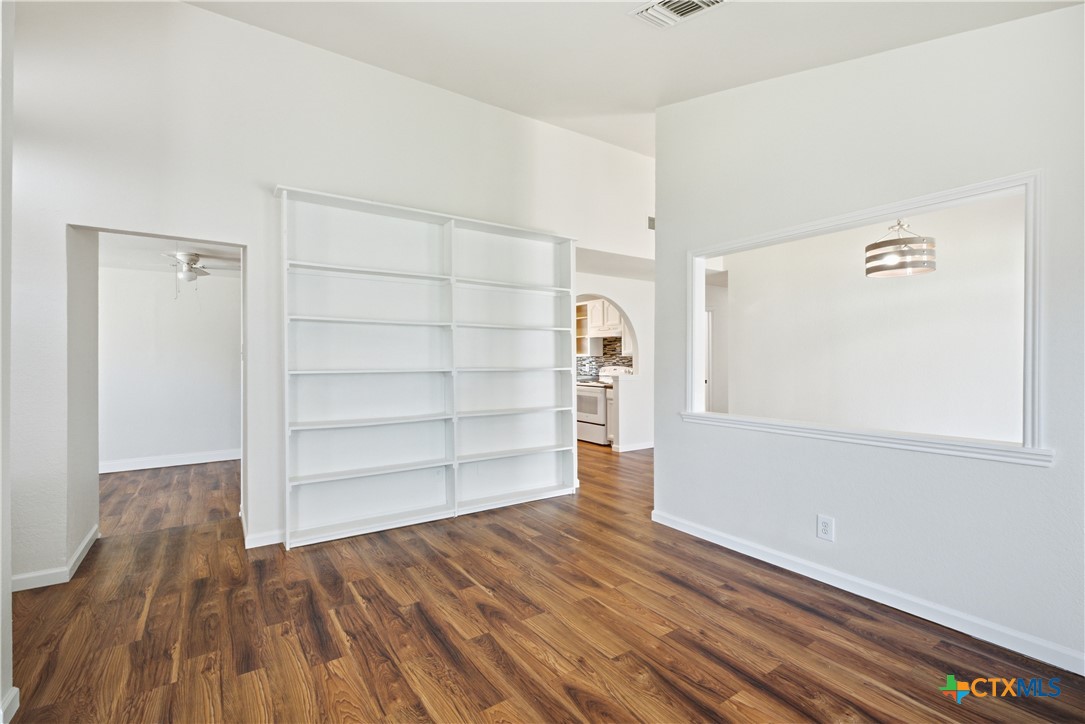 2216 Cimmaron Drive Property Photo 4