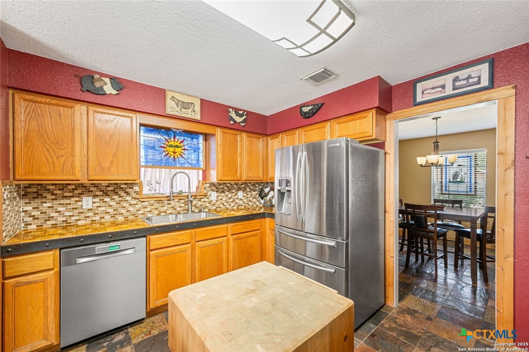 1106 Amanda Property Photo 5